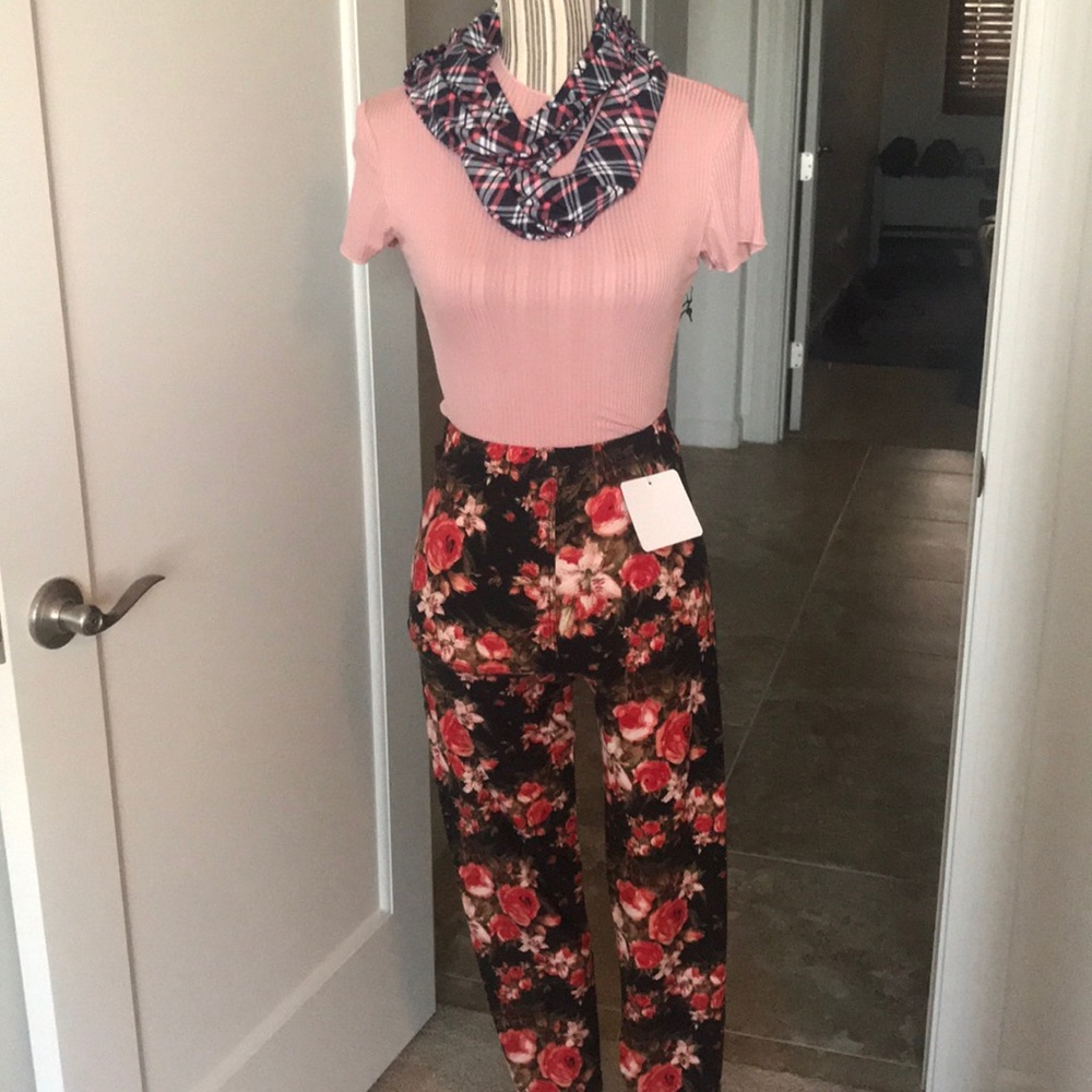 1 Left!! Women’s legging🍁 Floral Print Legging - Picture 2 of 8